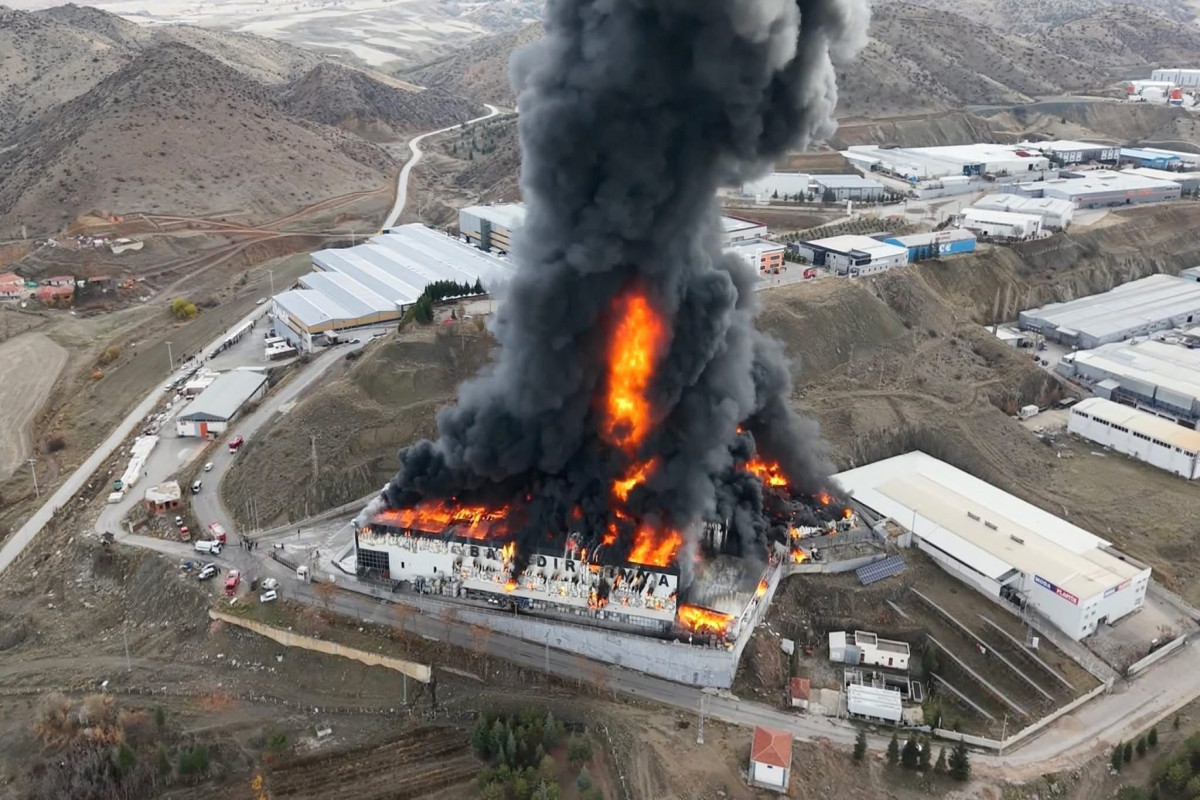 В Турции произошел пожар на фабрике