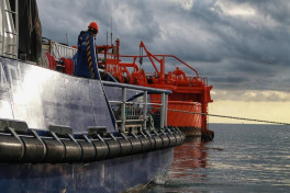 Казахстан перенаправляет часть нефти в Китай после атаки дронов на КТК