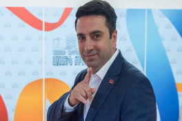 Симонян не исключил возможность своего приезда в Баку