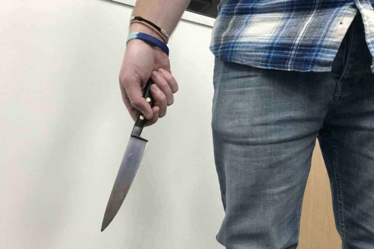 В Баку юноша зарезал отца