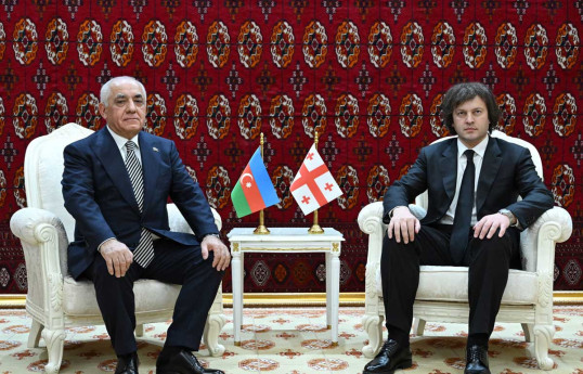 Али Асадов встретился с премьером Грузии в Туркменистане 