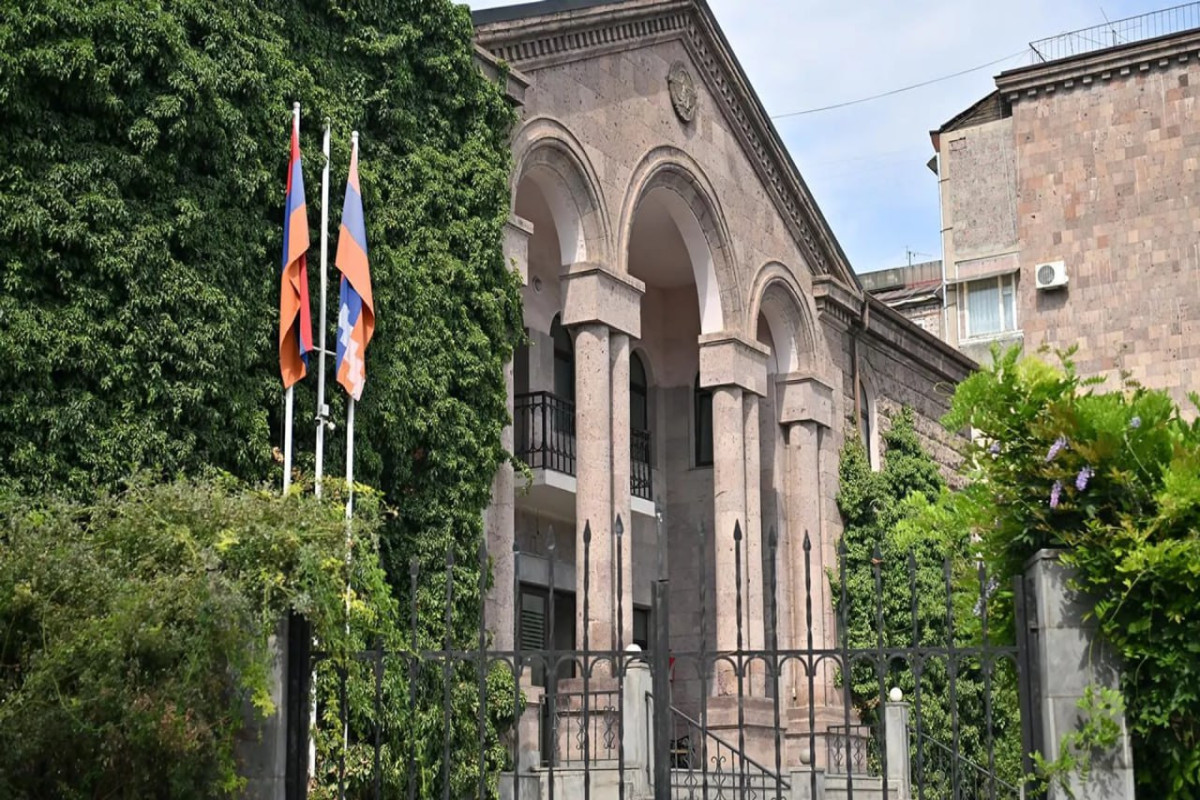 «Жоховурд» пишет о возможной ликвидации в Ереване офиса карабахских сепаратистов  