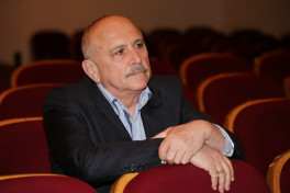 Там, где рождаются спектакли: эксклюзивное интервью с Александром Шаровским 