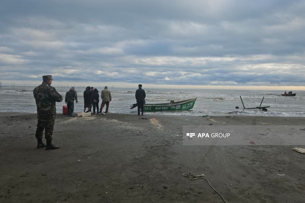 МЧС продолжает поиски пропавших в Каспийском море рыбаков -ВИДЕО 