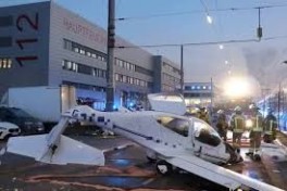 Самолет упал на проезжую часть в Германии