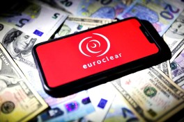 Euroclear Bank оказался под негативным рейтинговым наблюдением Fitch