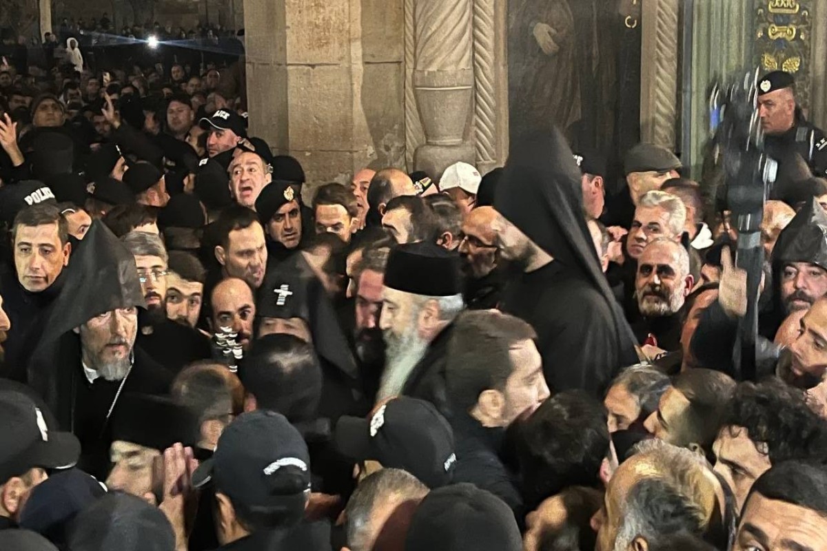 В Эчмиадзине произошли столкновения между сторонниками и противниками католикоса: есть задержанные-ВИДЕО 