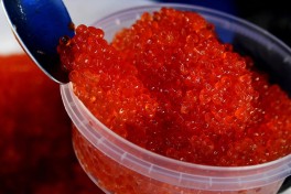 Трампу передали ящик красной икры из Хабаровска