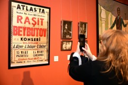 Наследие Рашида Бейбутова: выставка «Səsin rəngi» открылась в Баку