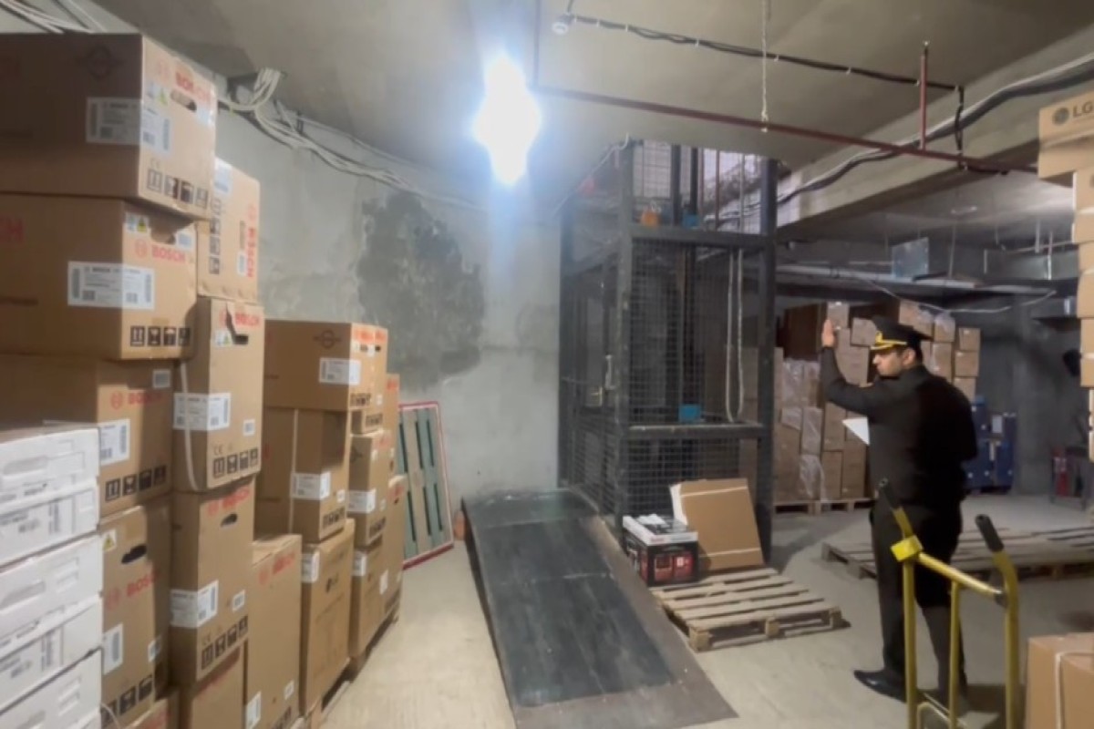 МЧС Азербайджана приостановило работу одного из магазинов «Baku Electronics»-ФОТО 