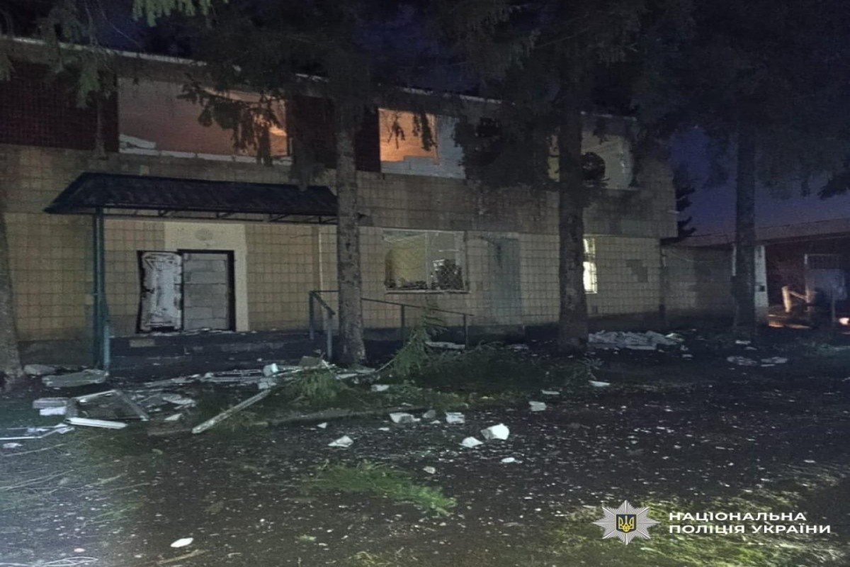 Россияне сбросили авиабомбы на Изюм: погибли супруги, в городе серьезные разрушения-ФОТО -ВИДЕО 