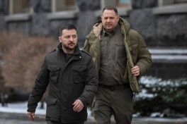 СМИ: Зеленский продолжает общаться с Ермаком