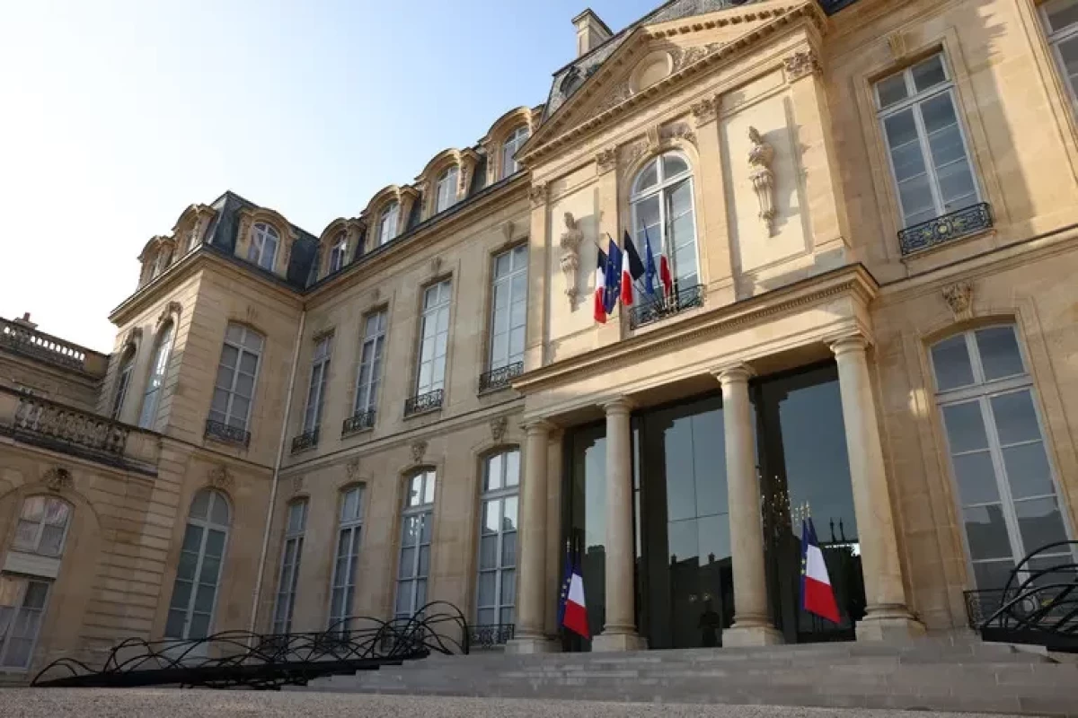 Из резиденции Макрона похитили серебра на 40 тысяч евро