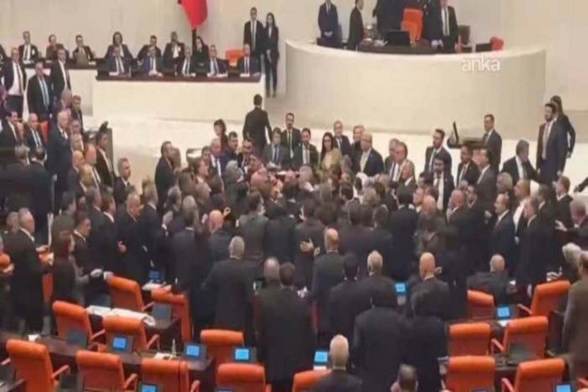 В парламенте Турции произошла драка