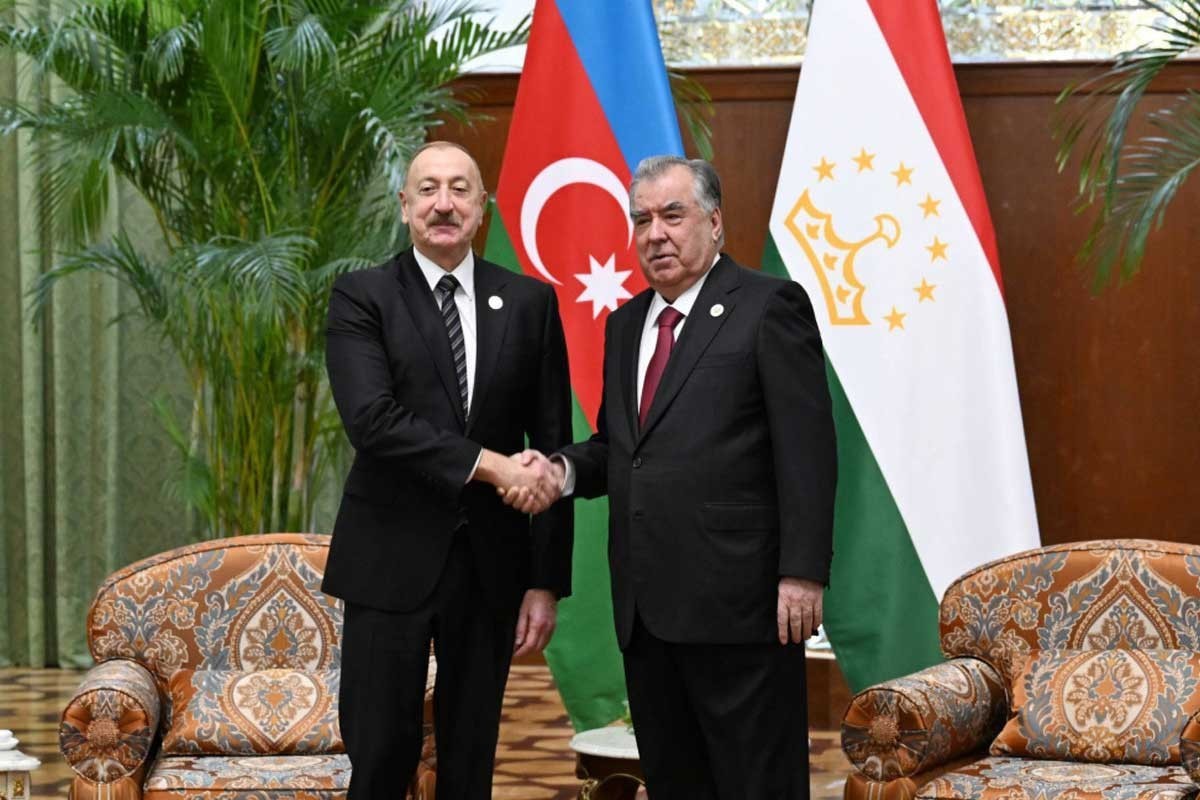 Эмомали Рахмон направил поздравление Ильхаму Алиеву
