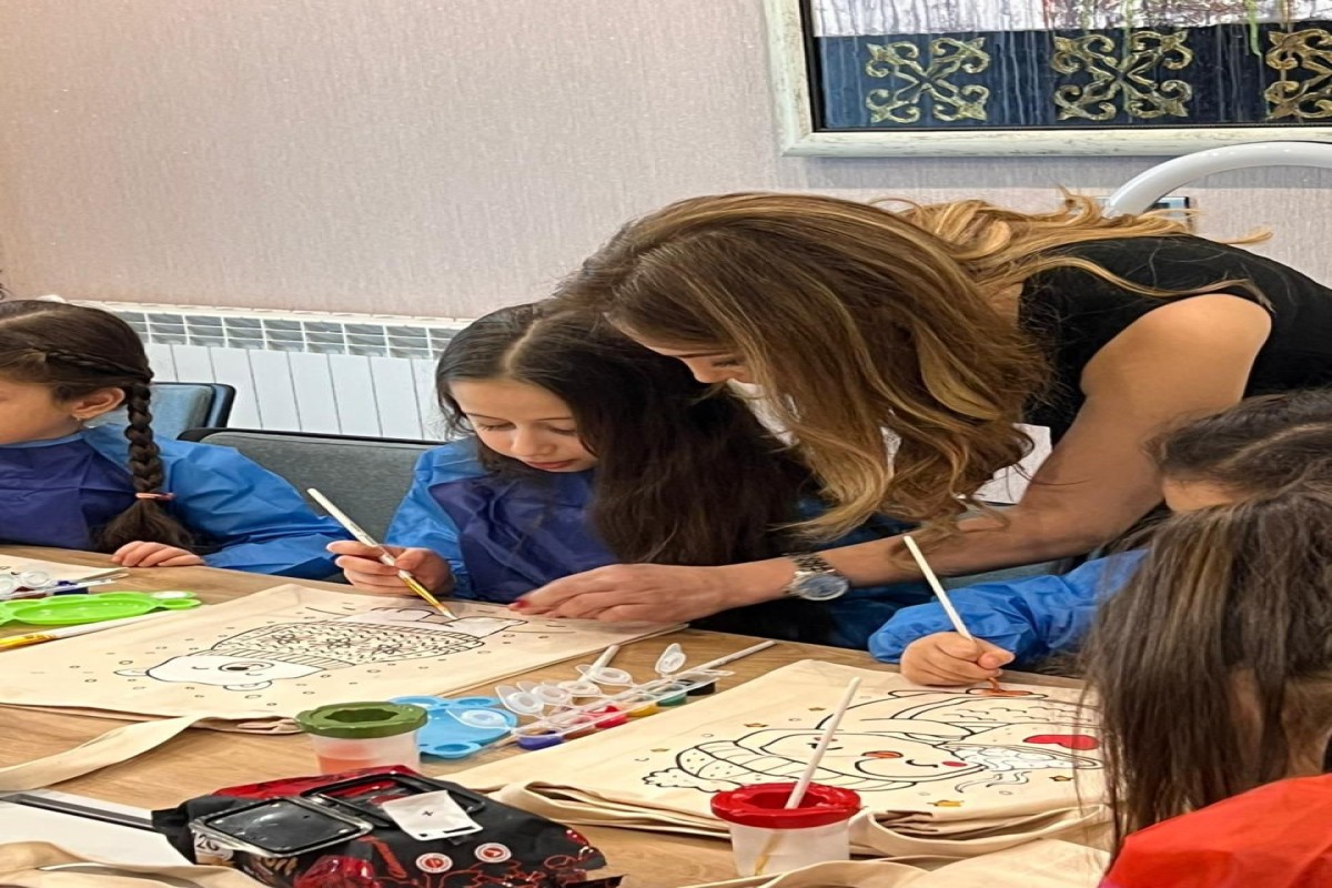 В Баку прошли творческие и психологические занятия для детей и родителей-ФОТО 