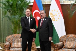 Эмомали Рахмон направил поздравление Ильхаму Алиеву