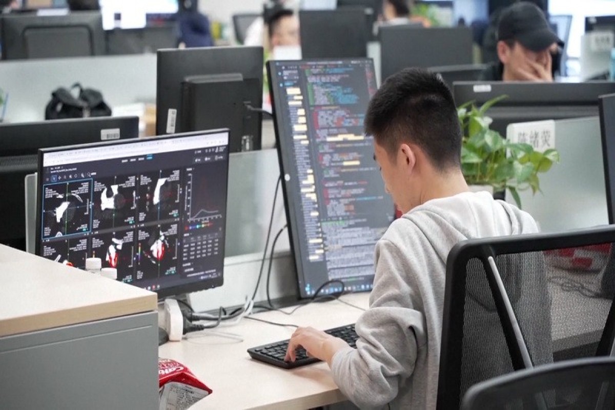 В Китае представили самую мощную ИИ-модель для программирования