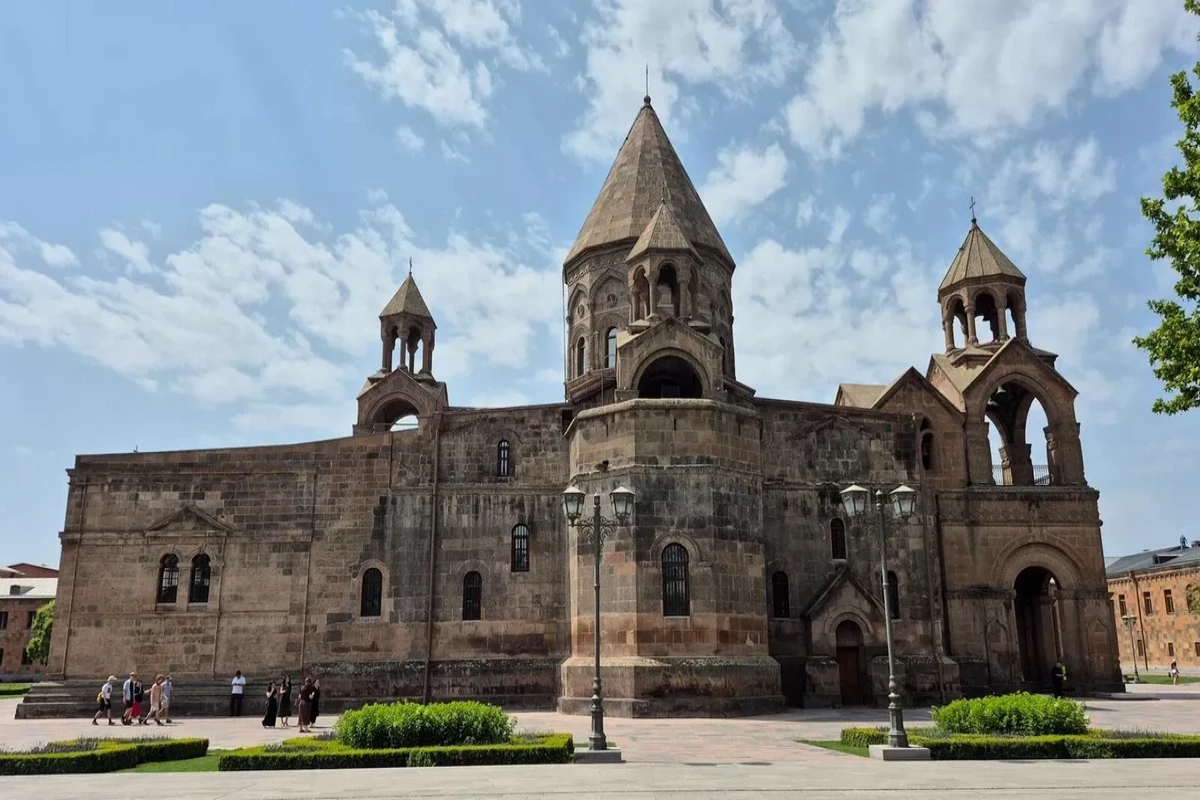 Власти Армении лишают церковь земли: Эчмиадзину оставят лишь право пользования