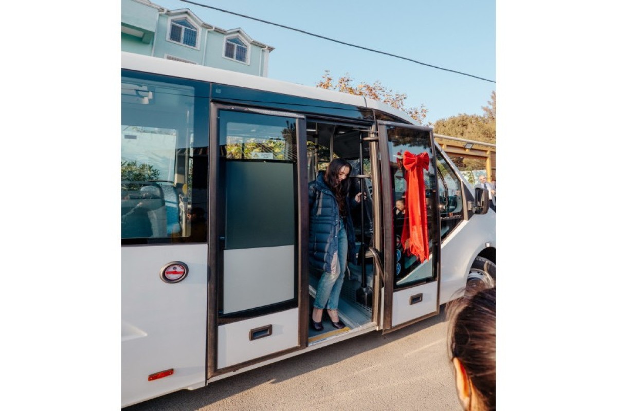 Лейла Алиева, Арзу Алиева и Алена Алиева разделили праздничную радость проживающих в приюте Təmiz Dünya детей