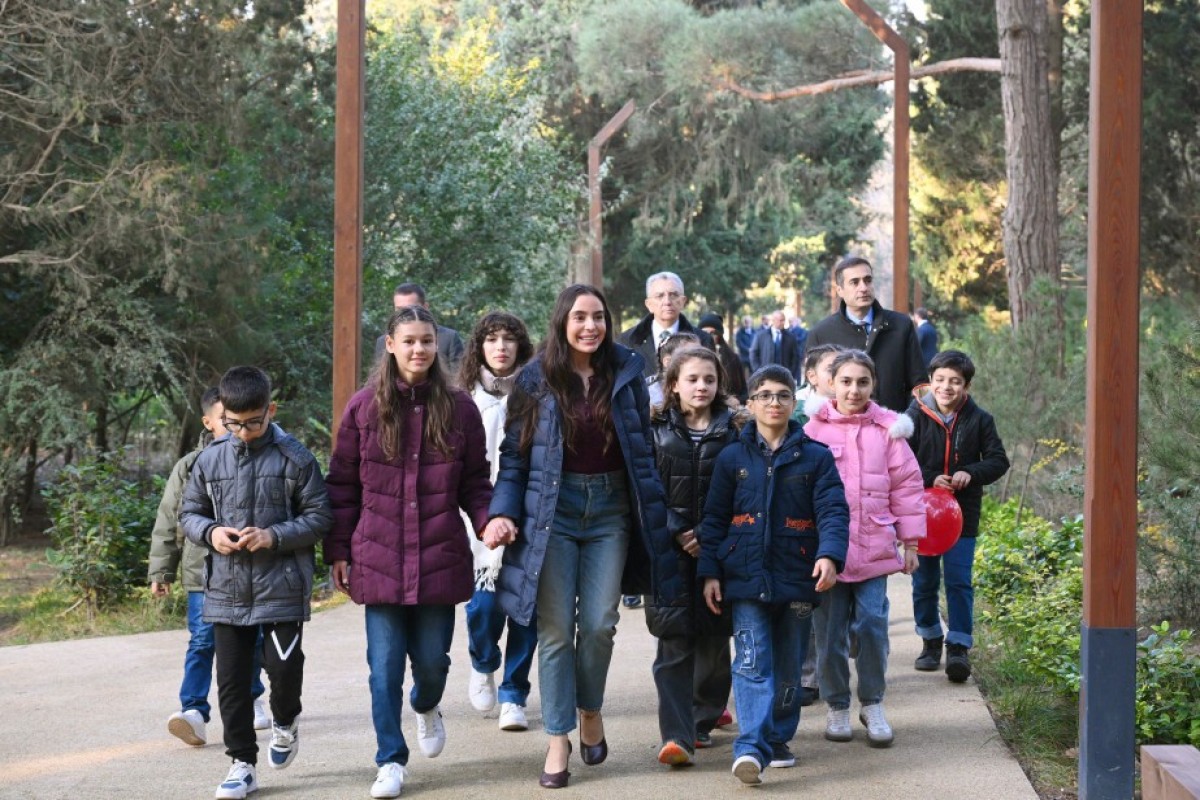 Лейла Алиева, Арзу Алиева и Алена Алиева разделили праздничную радость проживающих в приюте Təmiz Dünya детей