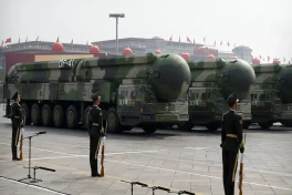 Китай готовится к «тотальной войне»: Пекин планирует нарастить до 1000 ядерных боеголовок