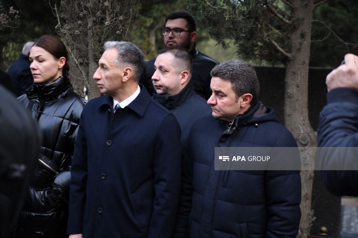 Родные и коллеги почтили память погибших в крушении самолета AZAL-ФОТО 