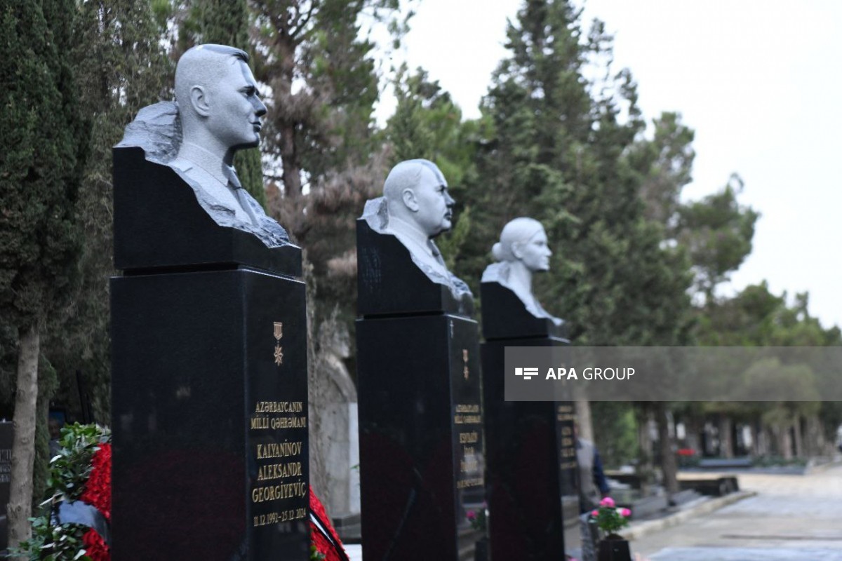 Родные и коллеги почтили память погибших в крушении самолета AZAL-ФОТО 