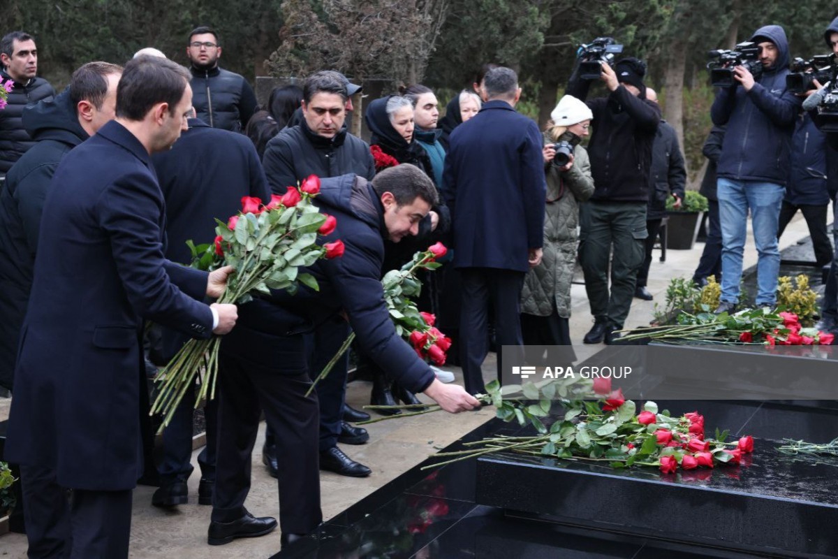 Родные и коллеги почтили память погибших в крушении самолета AZAL-ФОТО 