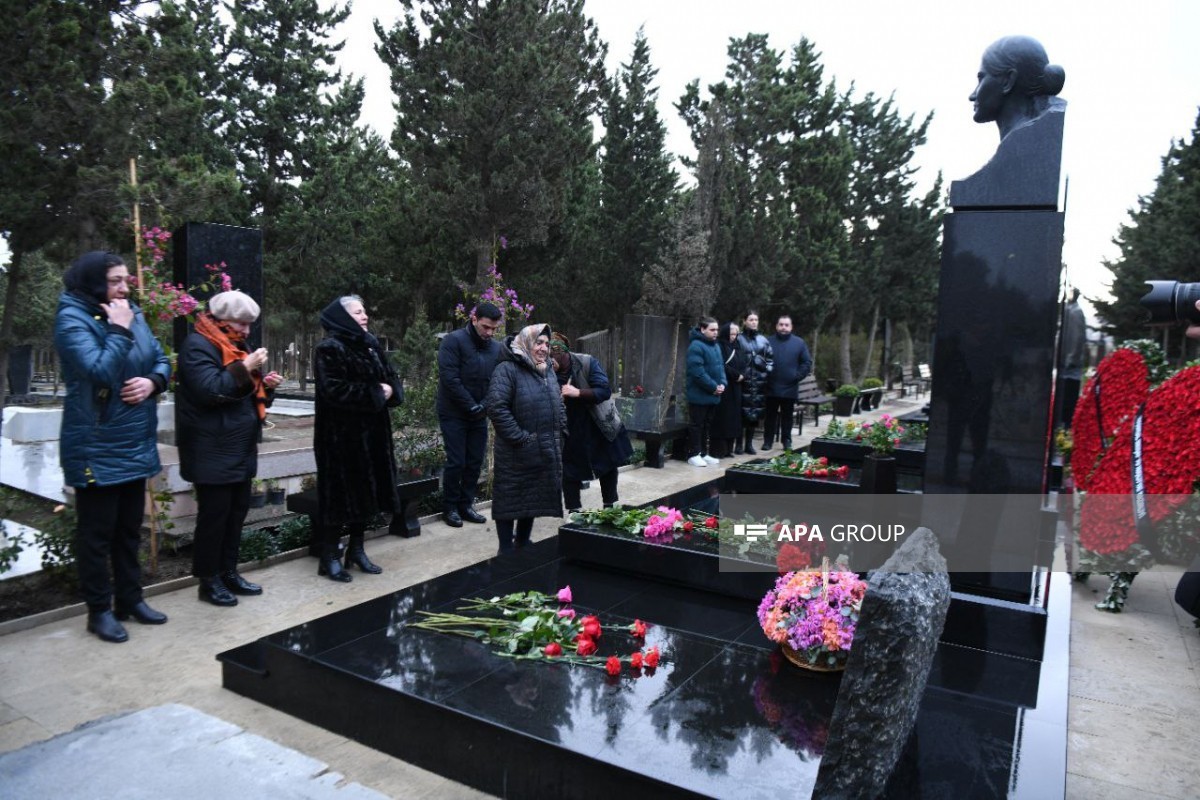 Родные и коллеги почтили память погибших в крушении самолета AZAL-ФОТО 