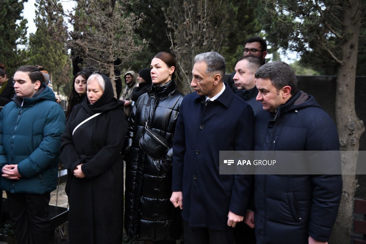 Родные и коллеги почтили память погибших в крушении самолета AZAL-ФОТО 