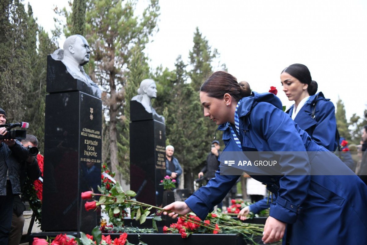 Родные и коллеги почтили память погибших в крушении самолета AZAL-ФОТО 