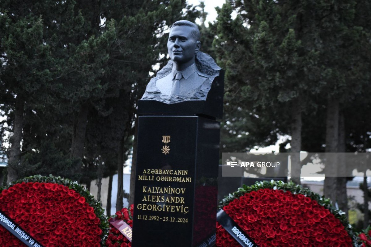 Родные и коллеги почтили память погибших в крушении самолета AZAL-ФОТО 