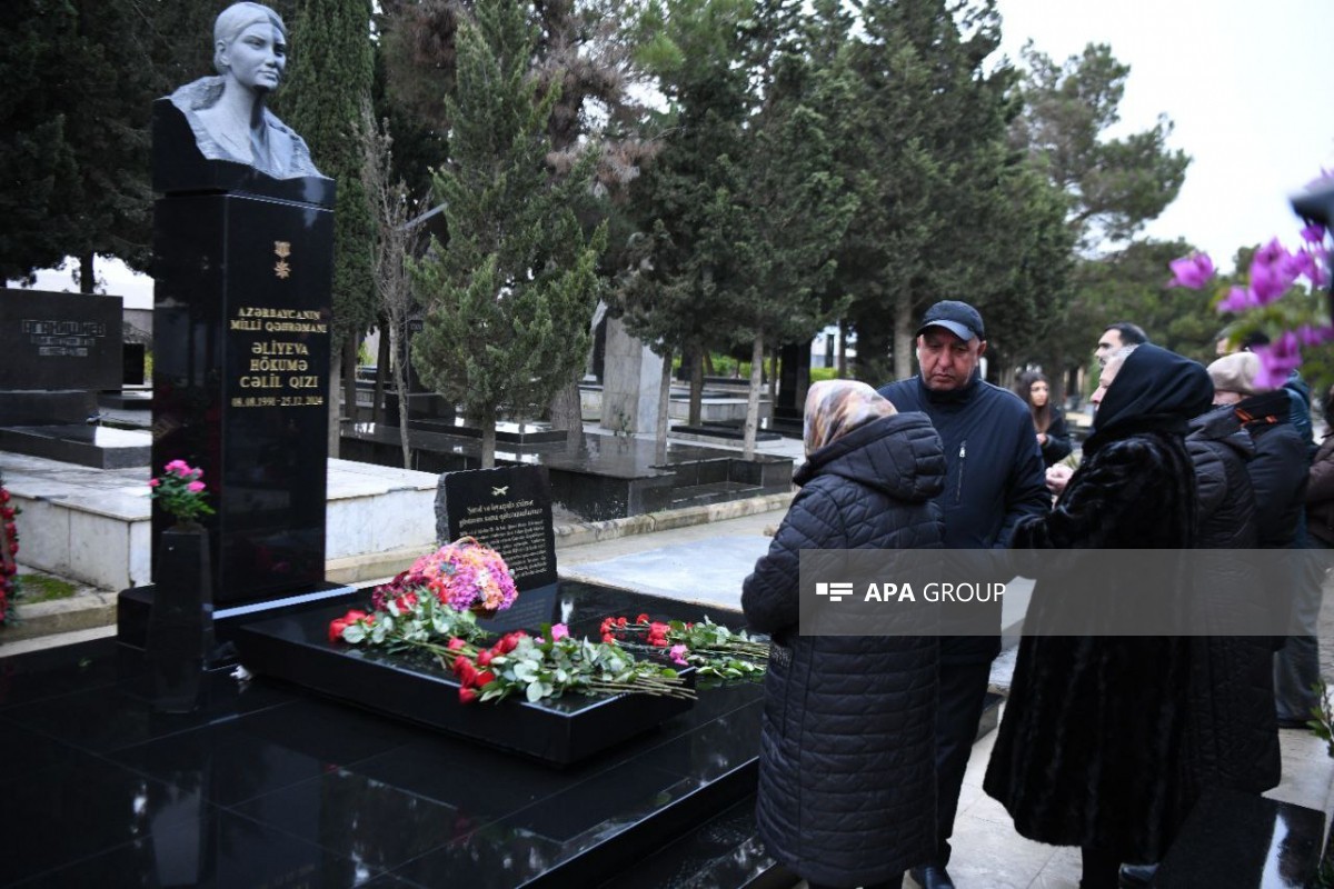 Родные и коллеги почтили память погибших в крушении самолета AZAL-ФОТО 