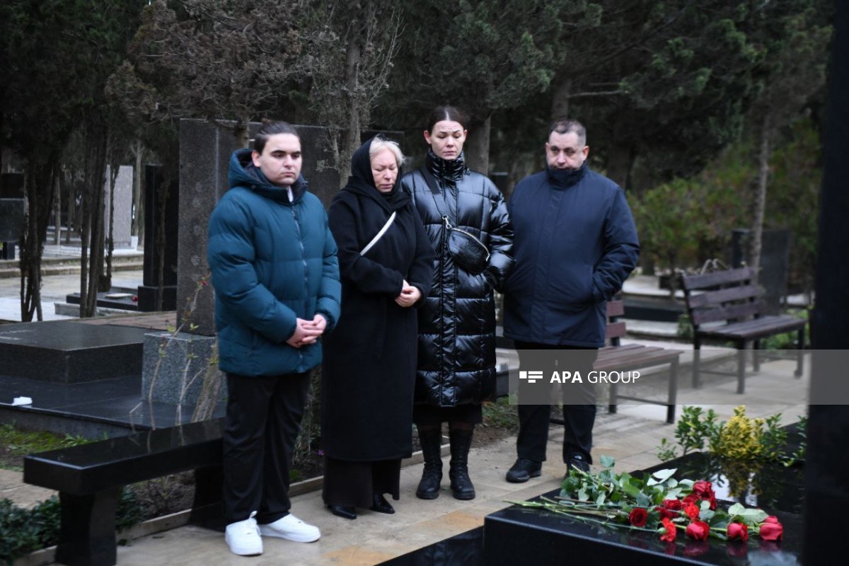 Родные и коллеги почтили память погибших в крушении самолета AZAL-ФОТО 