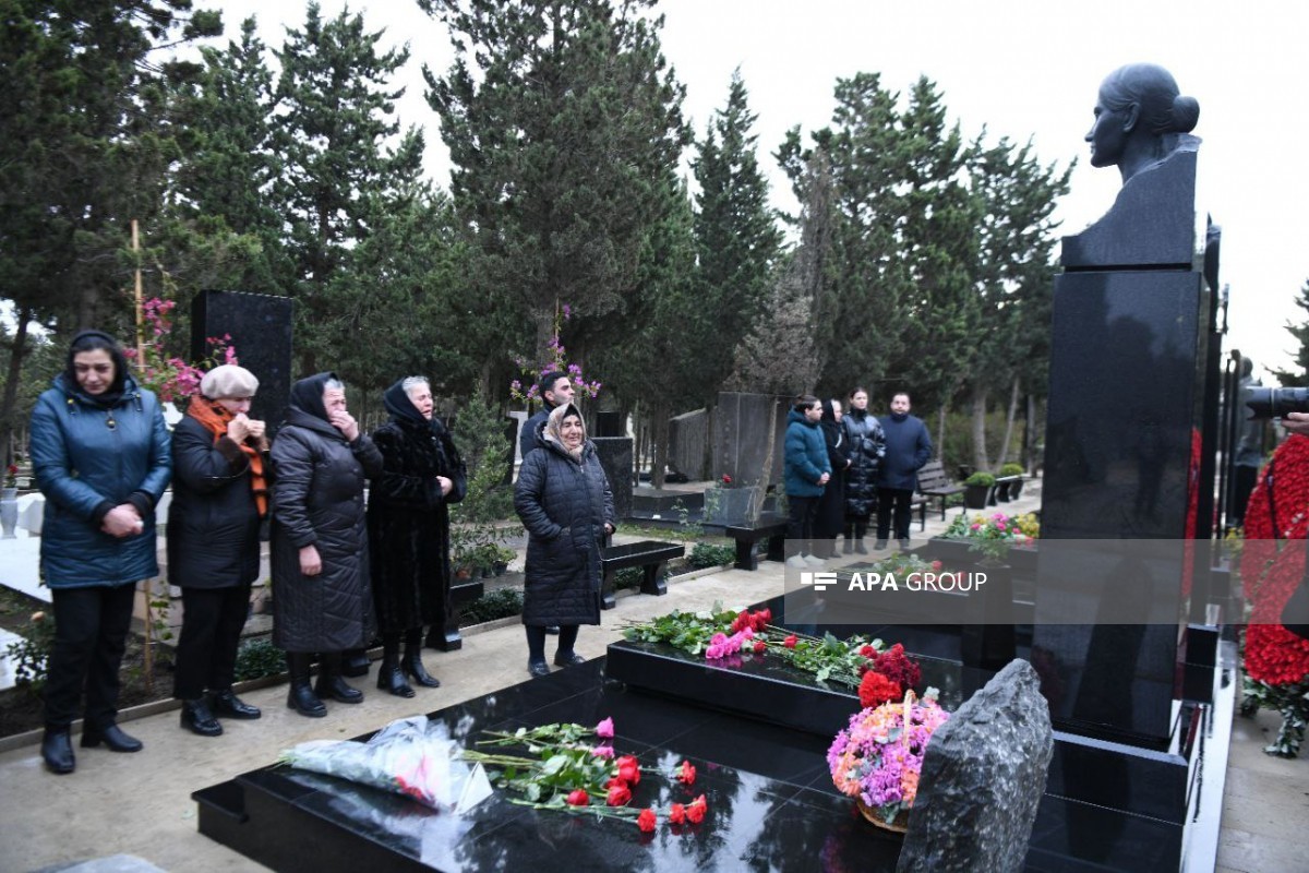 Родные и коллеги почтили память погибших в крушении самолета AZAL-ФОТО 