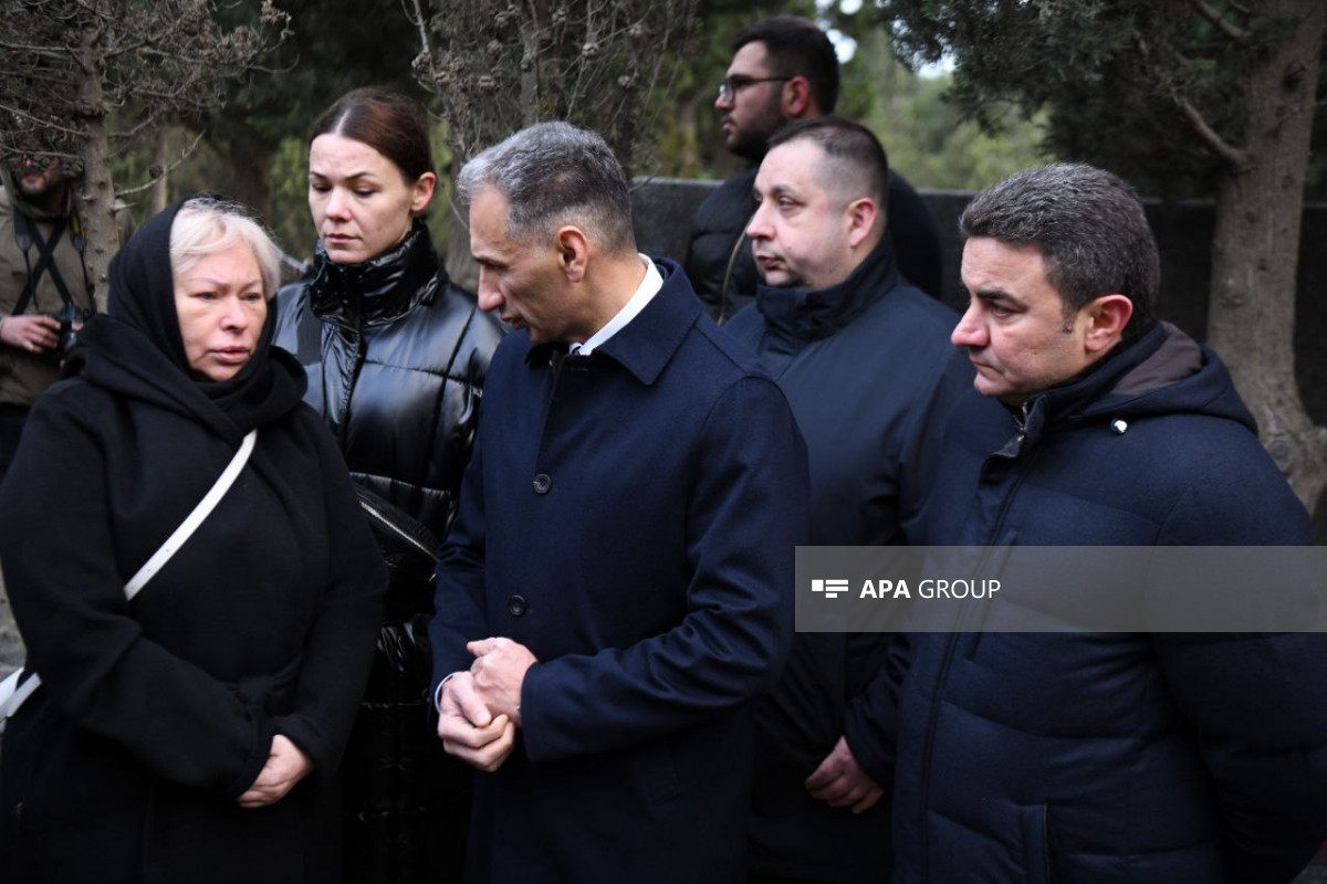 Родные и коллеги почтили память погибших в крушении самолета AZAL-ФОТО 