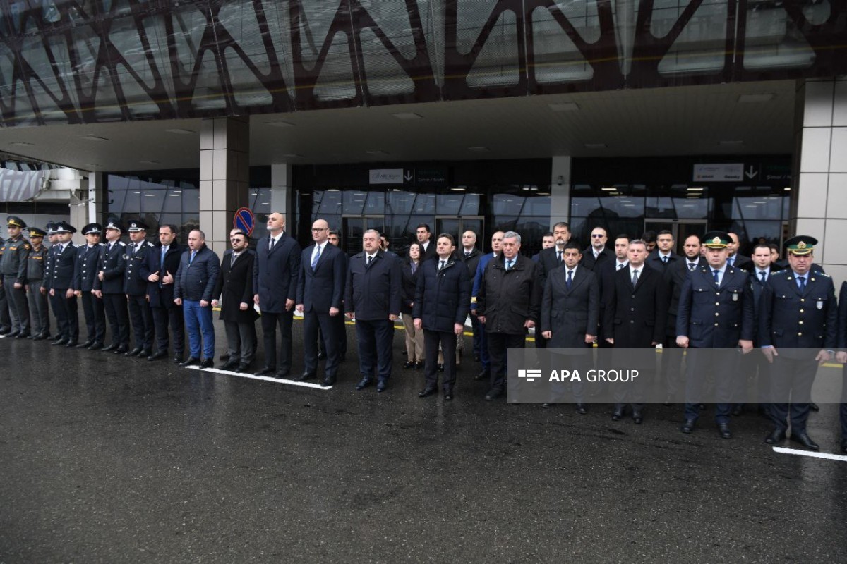 В Баку минутой молчания почтили память погибших в крушении самолета AZAL -ФОТО 
