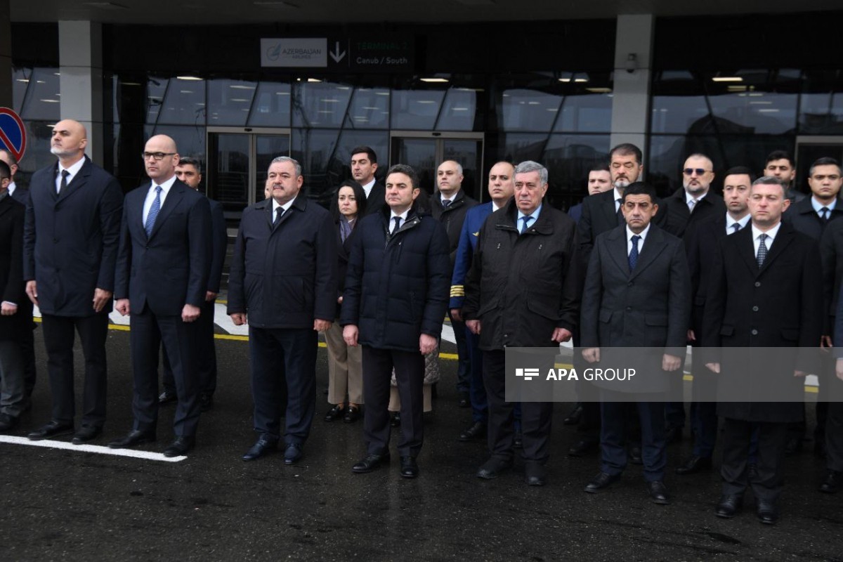 В Баку минутой молчания почтили память погибших в крушении самолета AZAL -ФОТО 