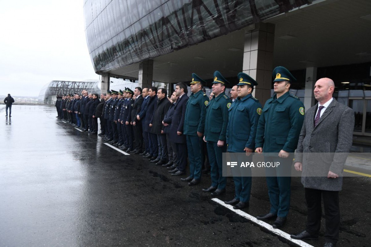 В Баку минутой молчания почтили память погибших в крушении самолета AZAL -ФОТО 
