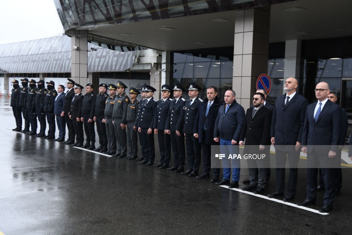 В Баку минутой молчания почтили память погибших в крушении самолета AZAL -ФОТО 