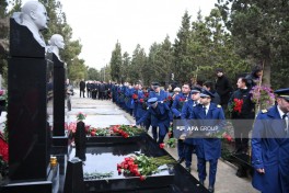 Родные и коллеги почтили память погибших в крушении самолета AZAL-ФОТО 