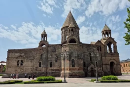 Власти Армении ограничили земельные привилегии Армянской церкви