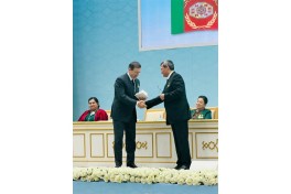 Президент Туркменистана наградил посла Азербайджана