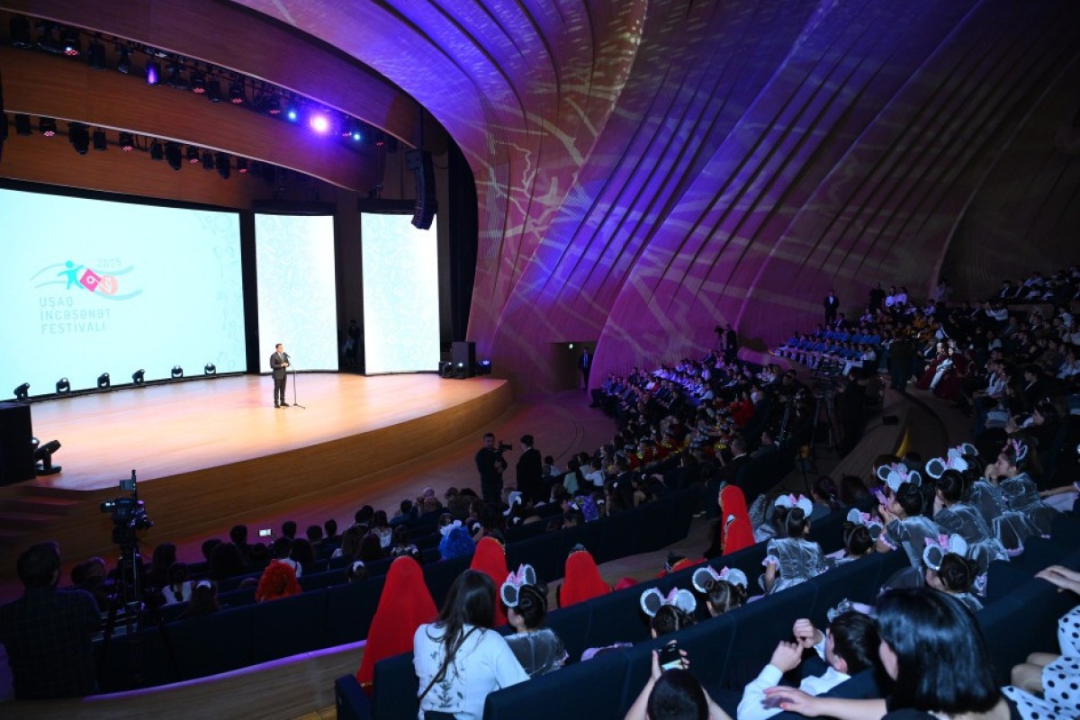 Лейла Алиева и Алена Алиева приняли участие в заключительной церемонии награждения победителей Детского художественного фестиваля