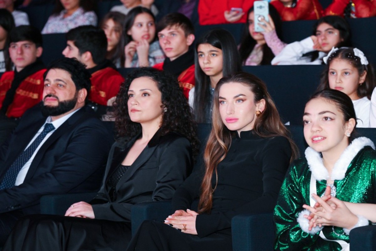 Лейла Алиева и Алена Алиева приняли участие в заключительной церемонии награждения победителей Детского художественного фестиваля