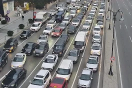 Из-за транспортных заторов в Баку предложено пересмотреть режим работы 