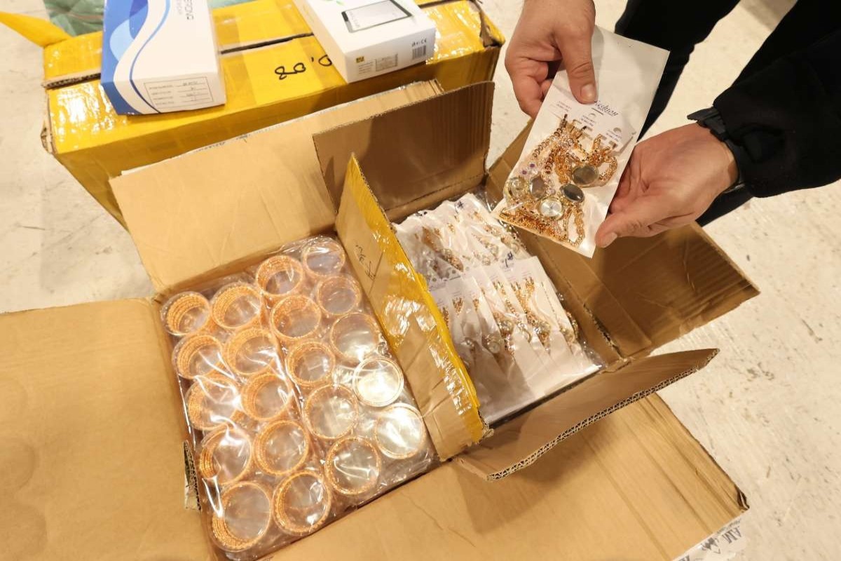 Под видом детских игрушек в Баку выявлен незадекларированный груз-ФОТО 