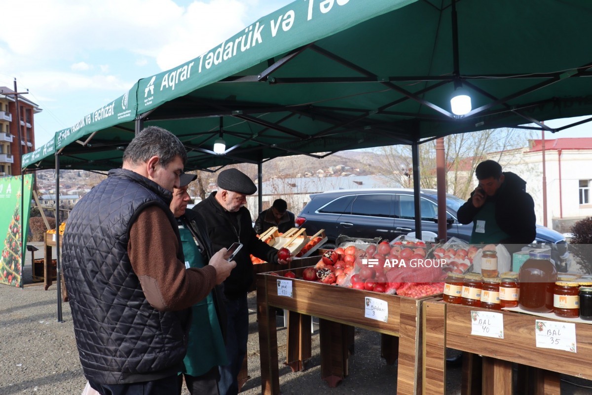 В Ханкенди проходит новогодняя ярмарка «Из деревни в город»-ФОТО 