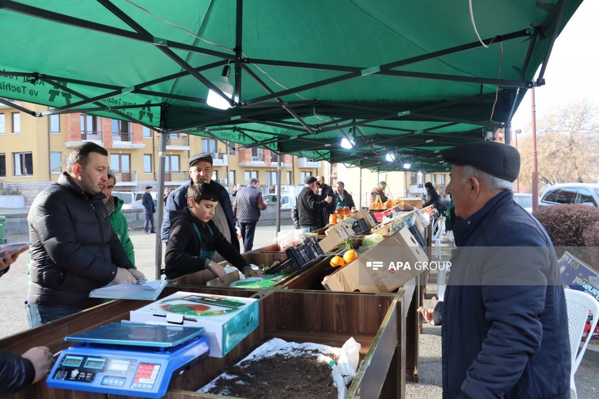 В Ханкенди проходит новогодняя ярмарка «Из деревни в город»-ФОТО 